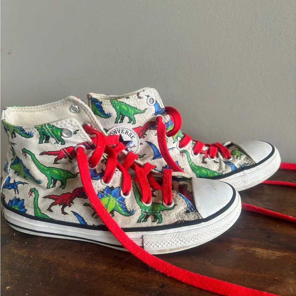 Custom‎ Chuck Taylor’s Converse All Star Dinosaur Size 2